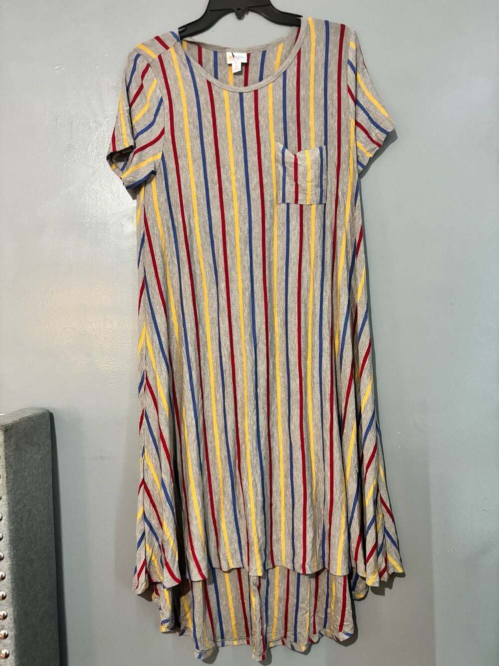 LULAROE CARLY GREY DRESS W RED BLUE YELLOW STRIPES POCKETS SIZE Small